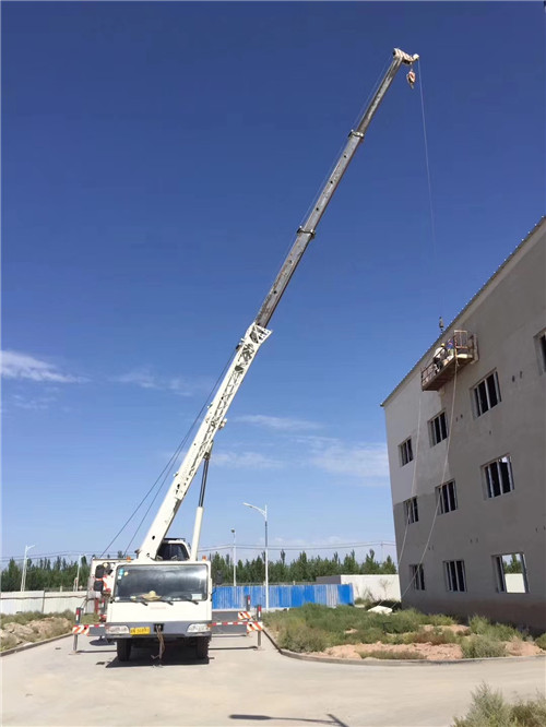 南郑区“轻装强干”—— 吊车的 “轻量化臂架” 技术